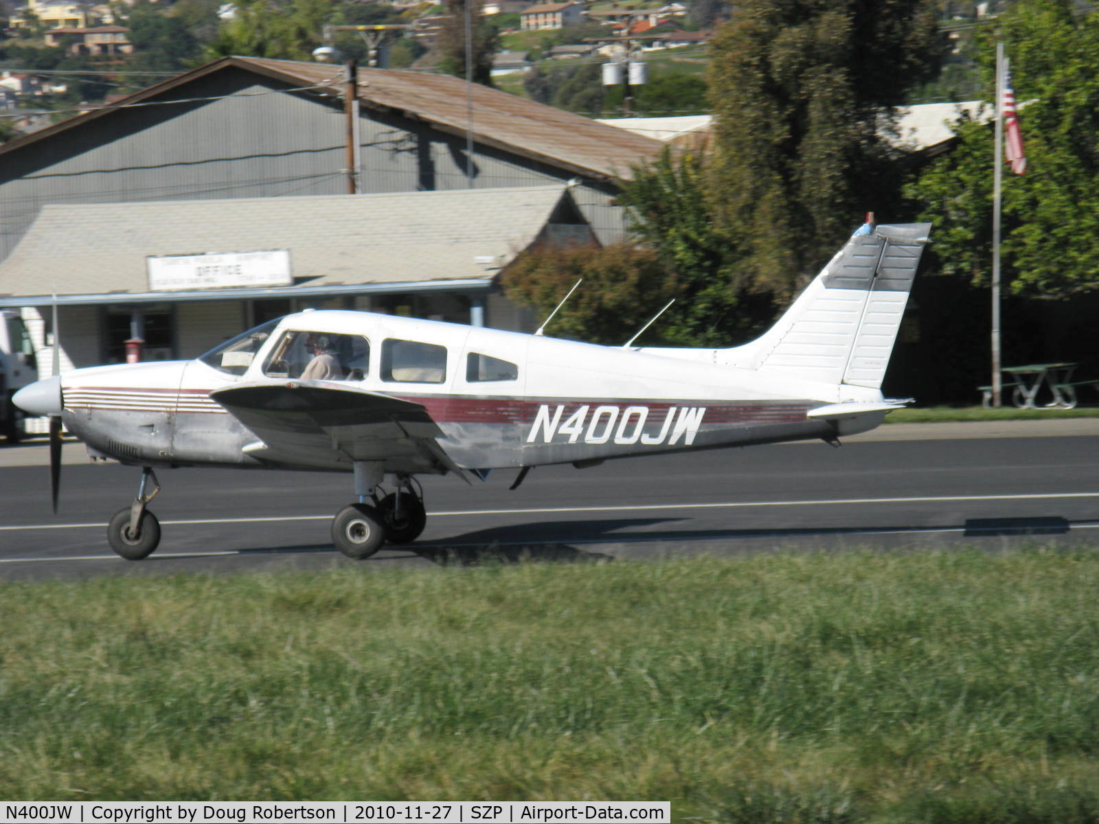N400JW, 1974 Piper PA-28-180 C/N 28-7405276, 1974 Piper PA-28-180, Lycoming O&VO-360 180 Hp, landing roll Rwy 22
