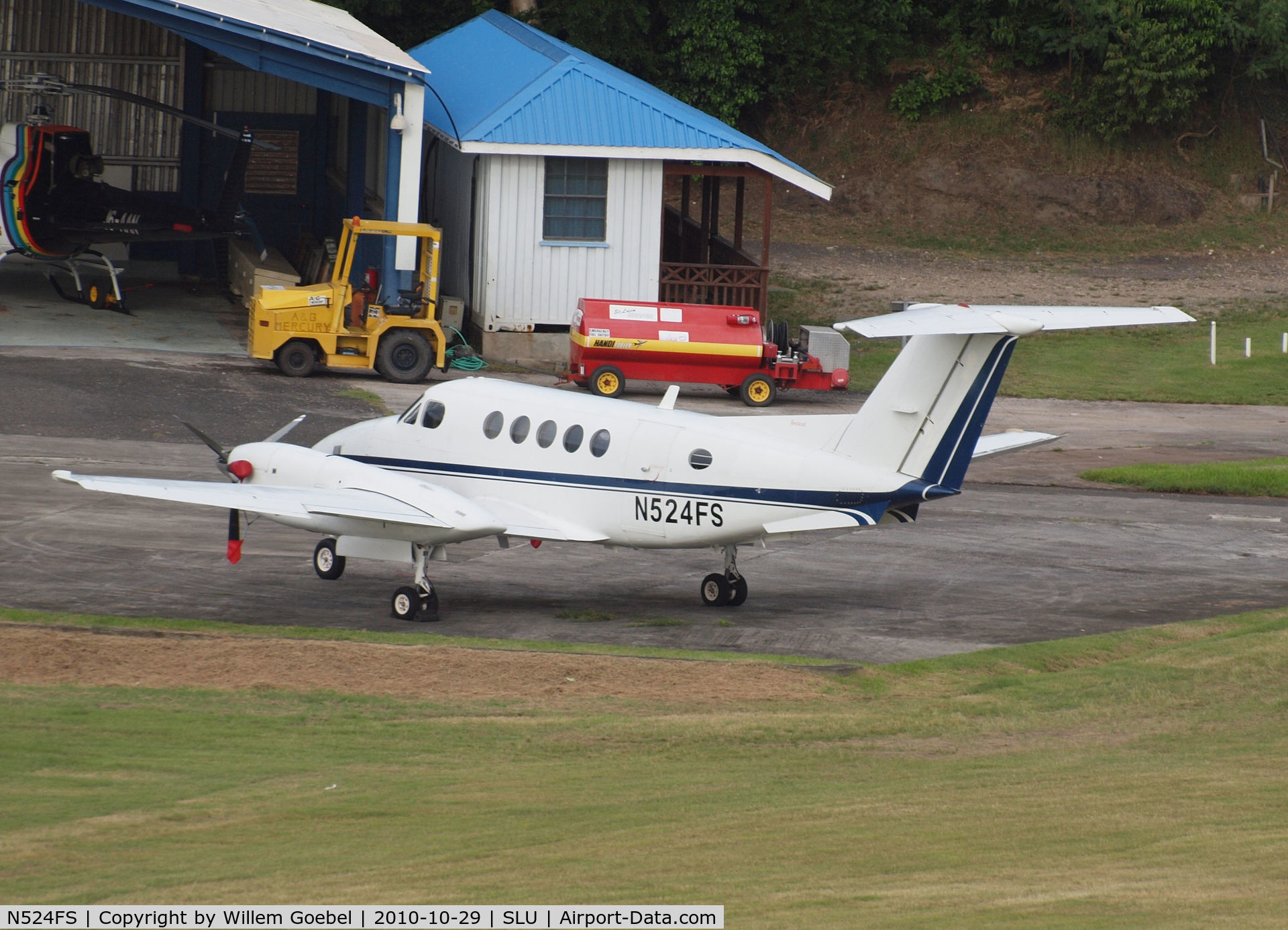 N524FS, 1979 Beech 200 King Air C/N BB-590, Parking on airstrip from Castries on st Lucia.