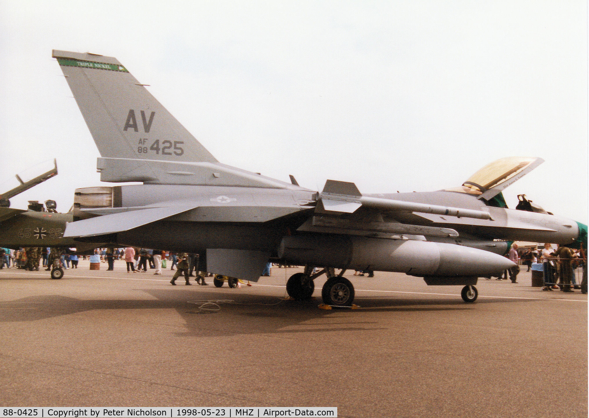 88-0425, 1988 General Dynamics F-16C Fighting Falcon C/N 1C-27, F-16C Falcon of 555th Fighter Squadron/31st Fighter Wing stationed at Aviano on display at the 1998 RAF Mildenhall Air Fete.
