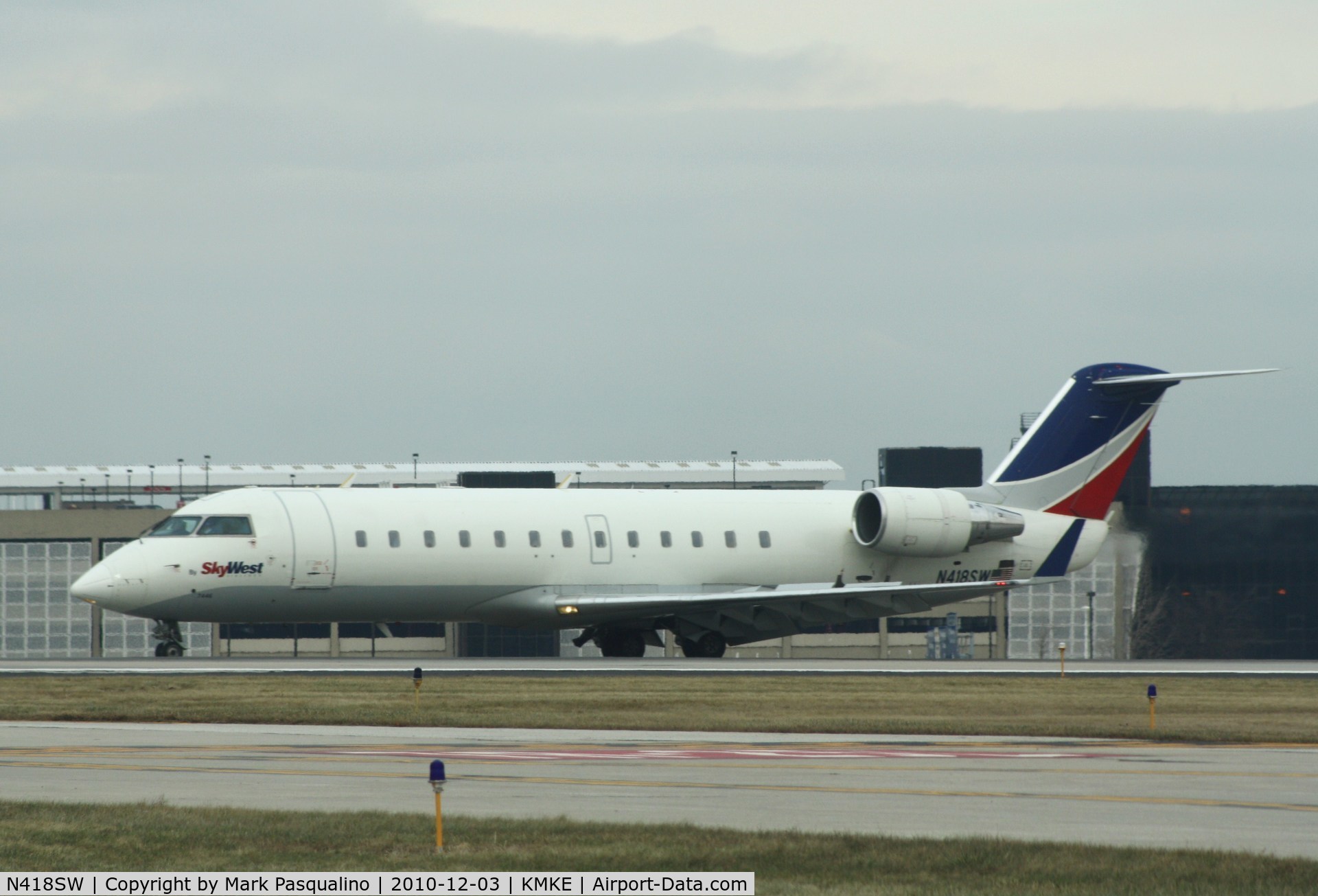 N418SW, 2000 Bombardier CRJ-200LR (CL-600-2B19) C/N 7446, CL-600-2B19
