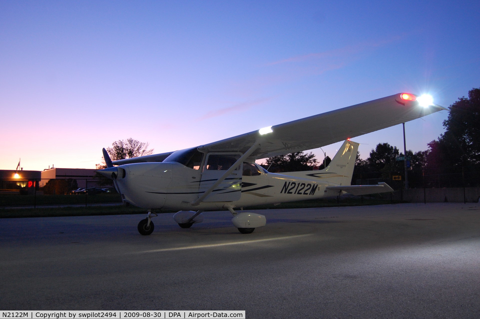 N2122M, 2007 Cessna 172S C/N 172S10442, Credit for photo: Michael Gulley. Great capture of the strobe