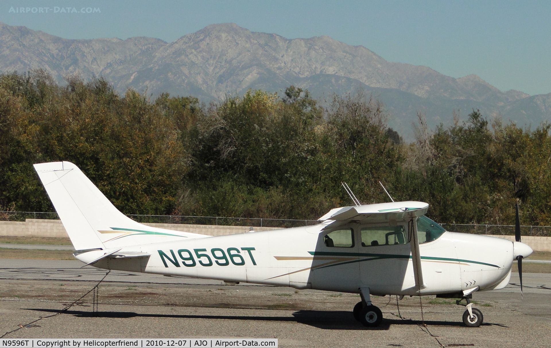 N9596T, 1960 Cessna 210 C/N 57396, Tied down and parked