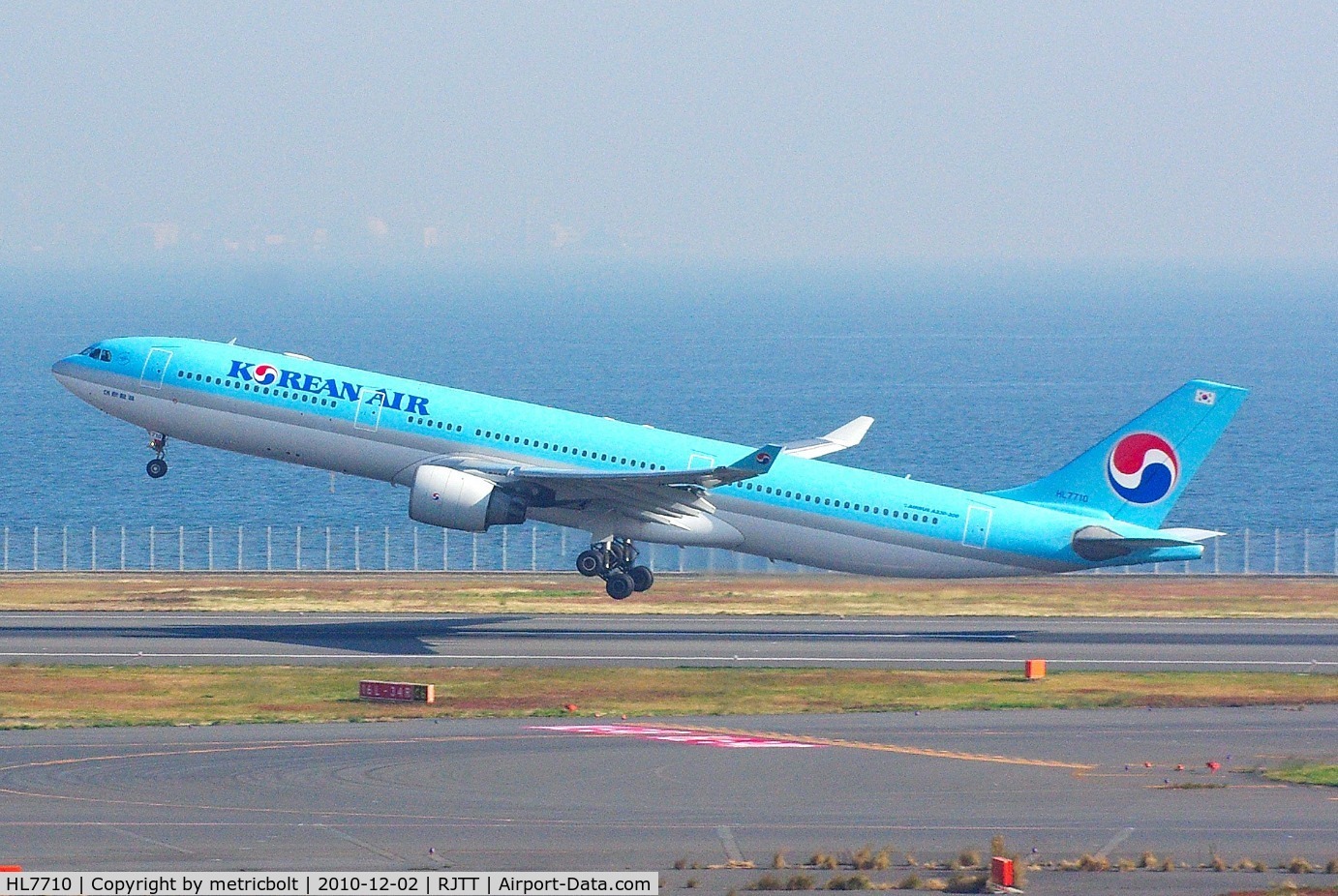 HL7710, 2002 Airbus A330-323X C/N 490, take off from Tokyo Haneda