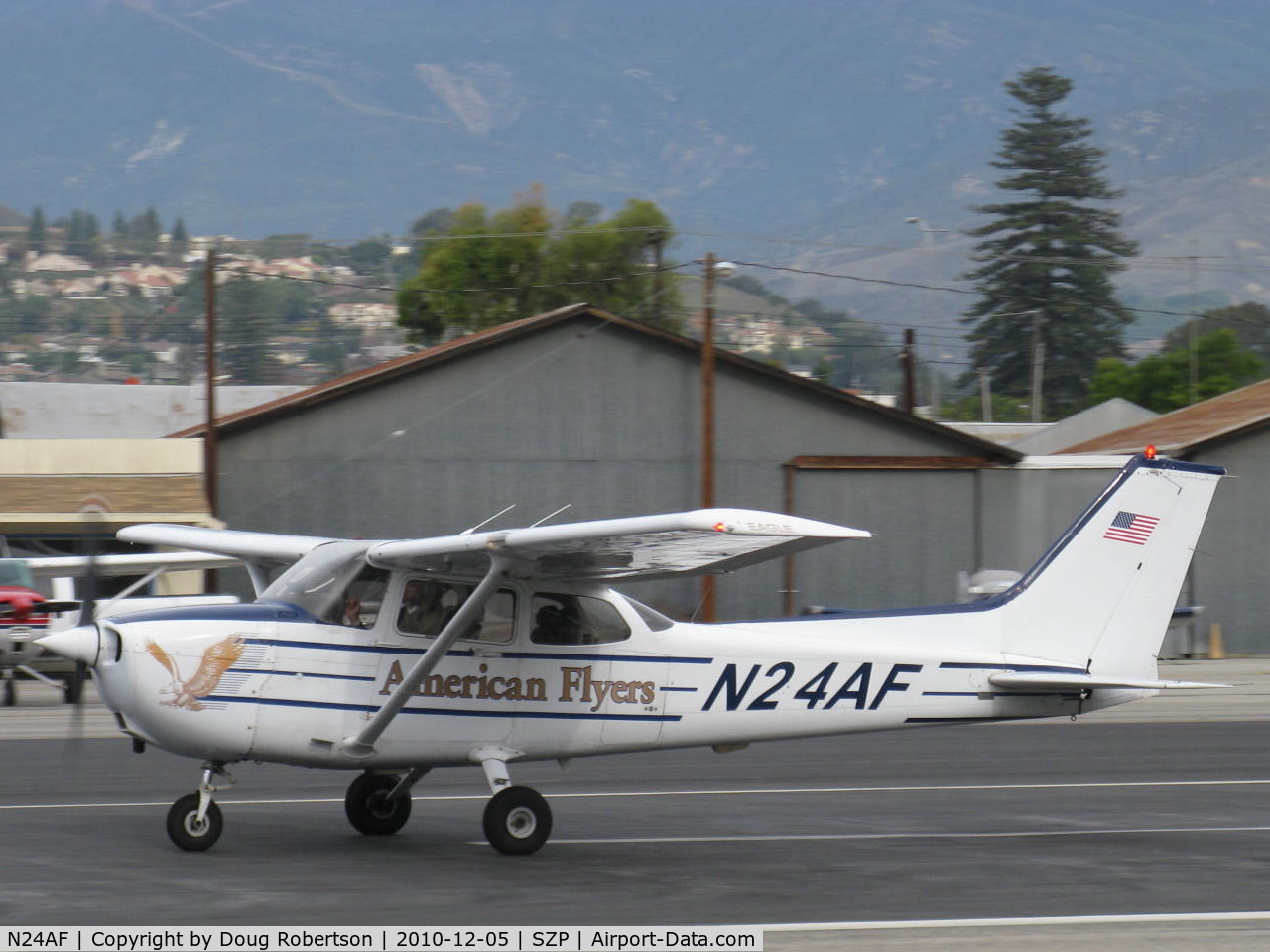 N24AF, 1998 Cessna 172R C/N 17280439, 1998 Cessna 172R SKYHAWK, Lycoming IO-360-L2A 160 Hp, takeoff roll Rwy 22