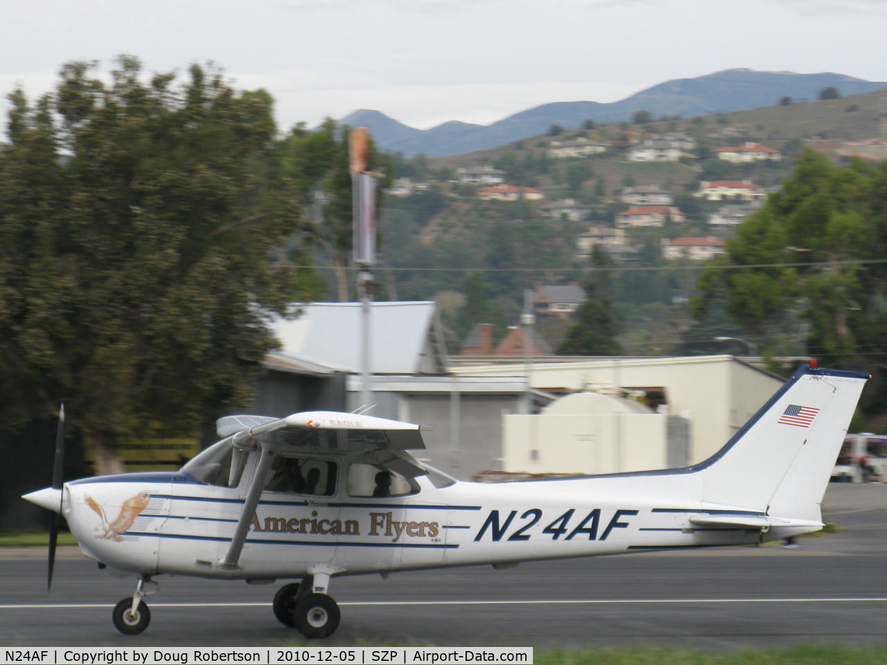 N24AF, 1998 Cessna 172R C/N 17280439, 1998 Cessna 172R SKYHAWK, Lycoming IO-360-L2A 160 Hp, landing roll Rwy 22