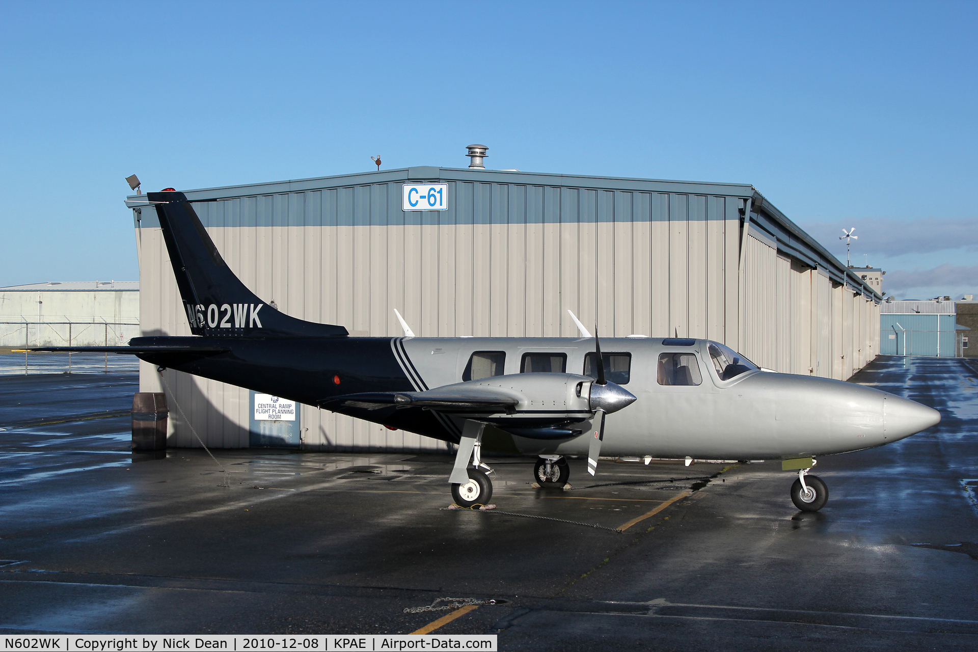 N602WK, 1983 Piper PA-60-602P Aerostar C/N 60-8365019, KPAE Outside Sunquest Air Specialties with a brand new paint scheme.