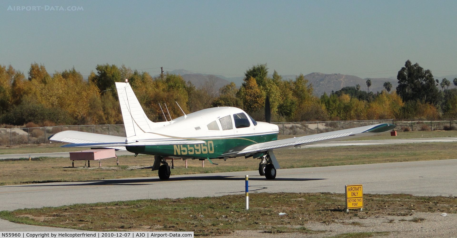 N55960, 1973 Piper PA-28R-200 C/N 28R-7335318, Taxiing to runway 25