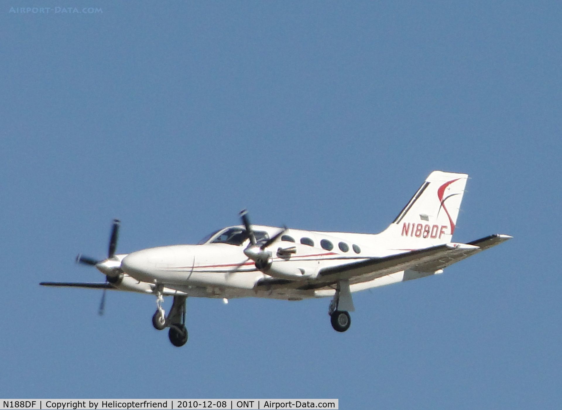N188DF, 1984 Cessna 425 Conquest I C/N 425-0188, On final to runway 26L