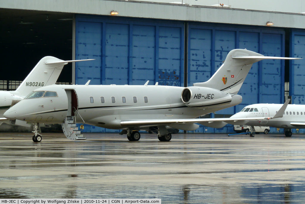 HB-JEC, 2004 Bombardier Challenger 300 (BD-100-1A10) C/N 20029, visitor