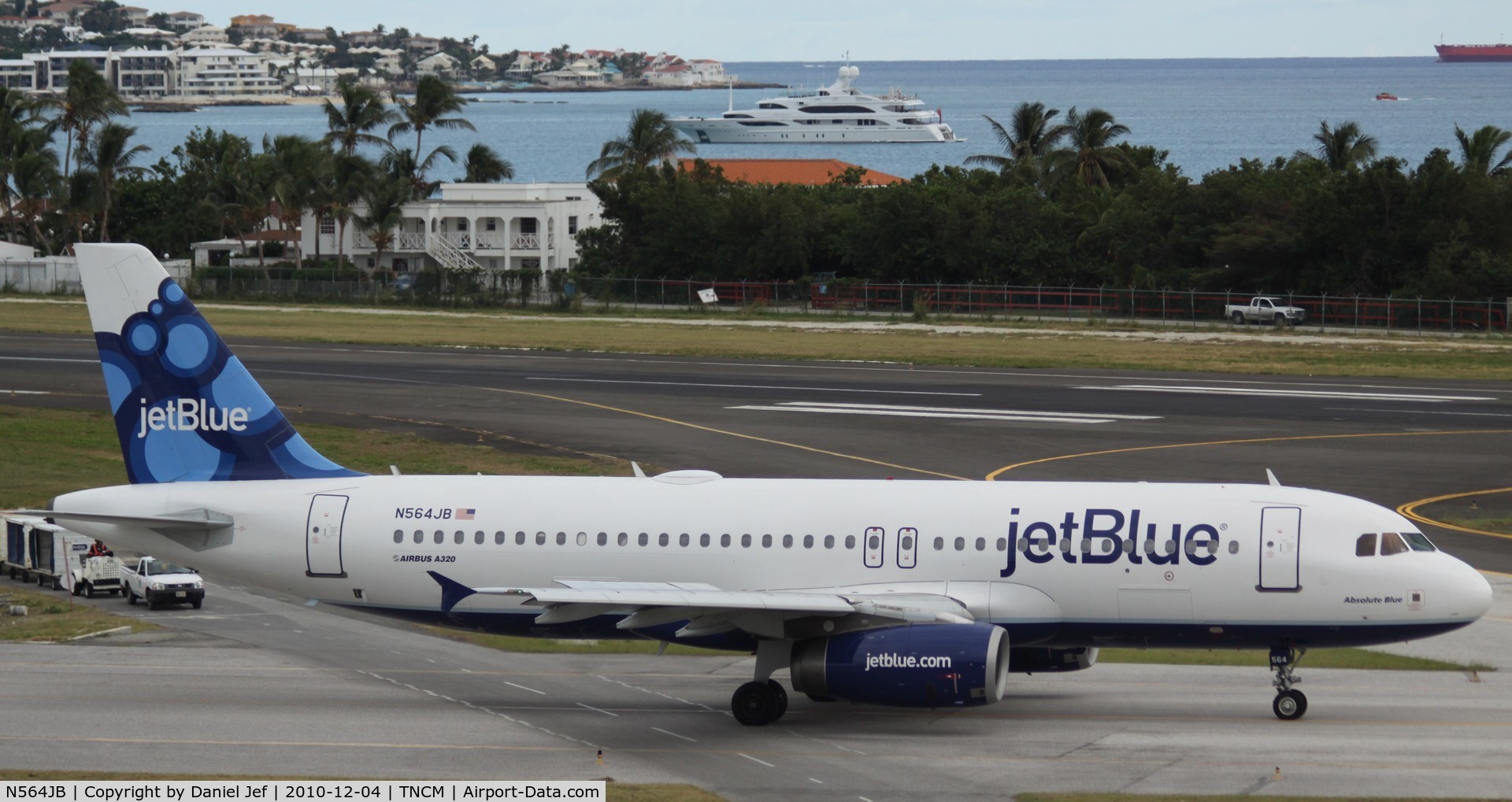 N564JB, 2003 Airbus A320-232 C/N 2020, Jet Blue N564JB taxing at TNCM for take off