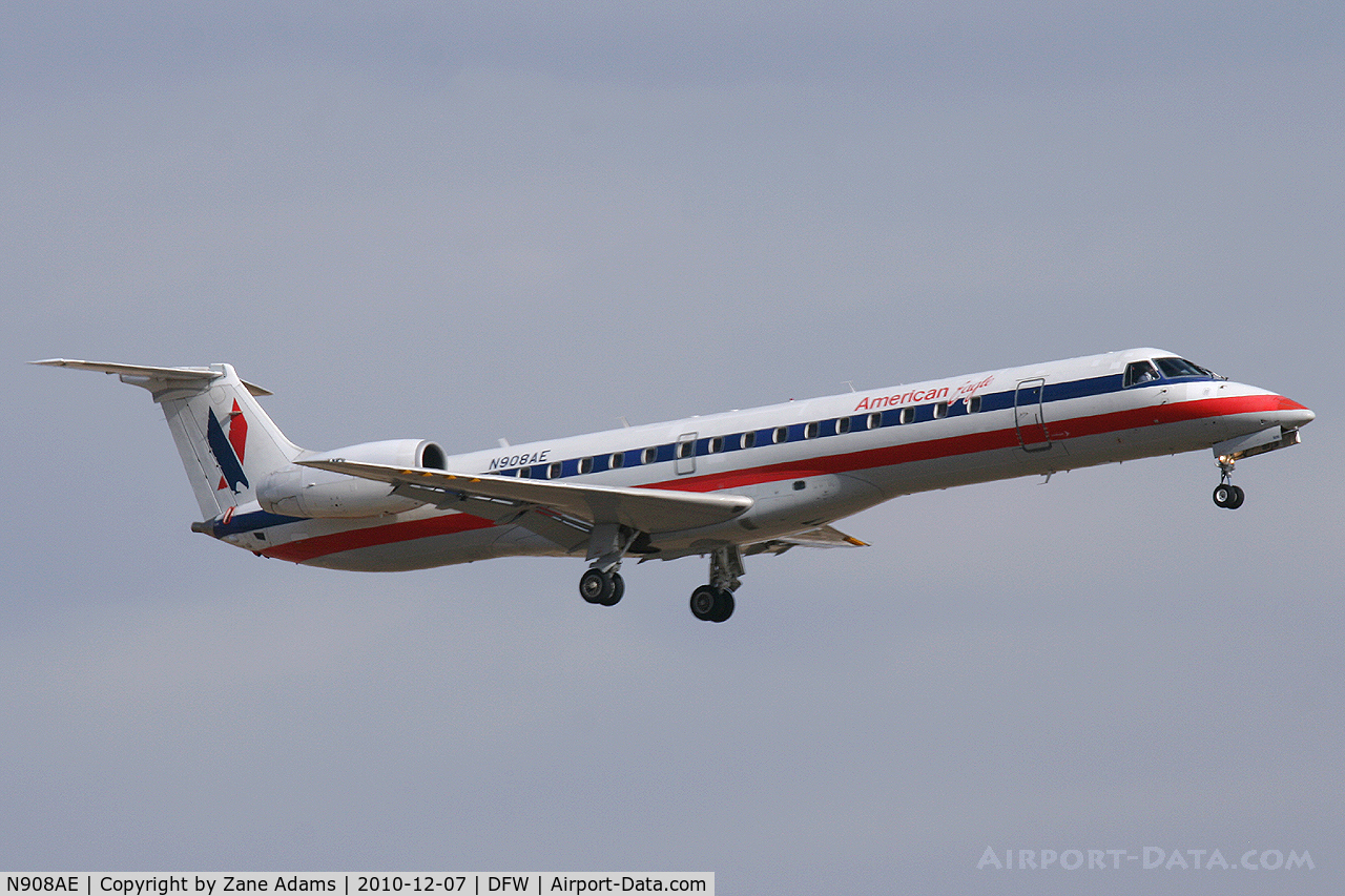 N908AE, 2005 Embraer ERJ-145LR (EMB-145LR) C/N 14500897, American Eagle landing at DFW Airport, TX