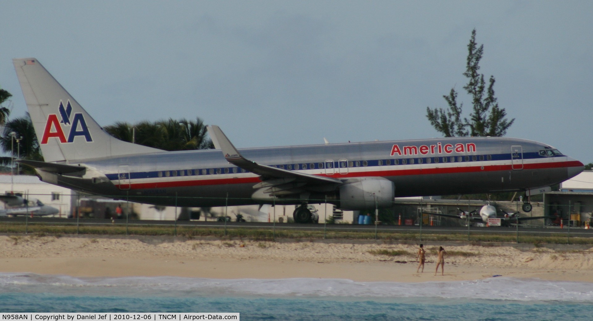 N958AN, 2001 Boeing 737-823 C/N 30091, American N958AN departing TNCM runway 10