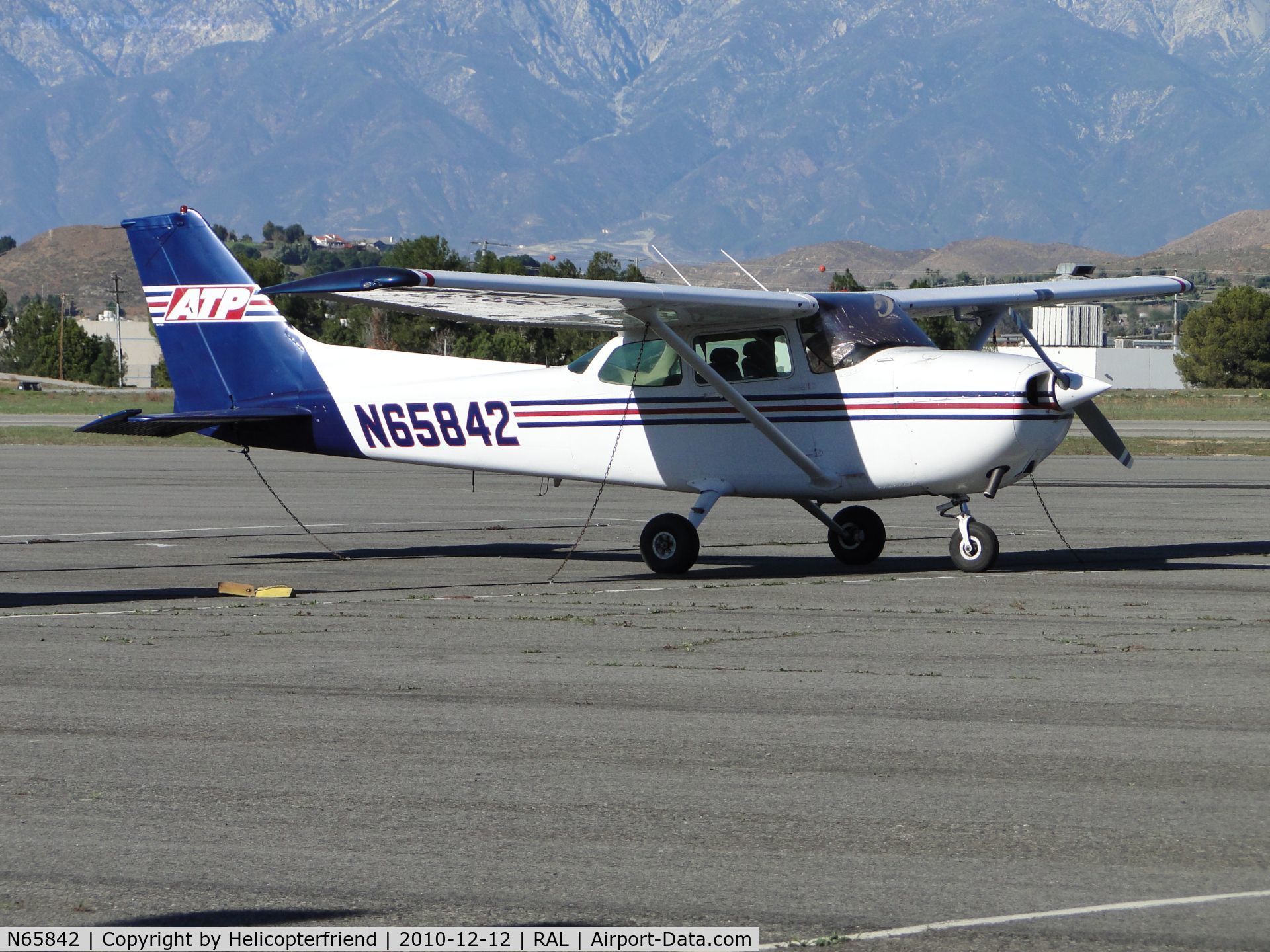 N65842, 1983 Cessna 172P C/N 17275906, Parked