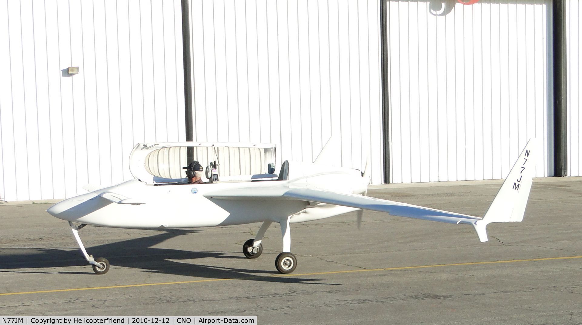 N77JM, 1982 Rutan VariEze C/N 308, Taxiing to hanger