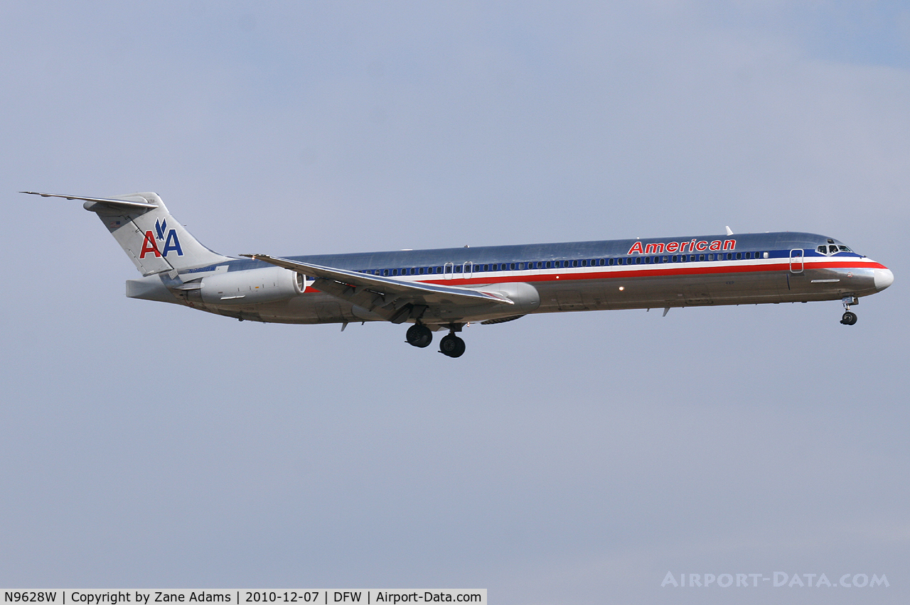N9628W, 1998 McDonnell Douglas MD-83 (DC-9-83) C/N 53598, American Airlines landing at DFW Airport - TX