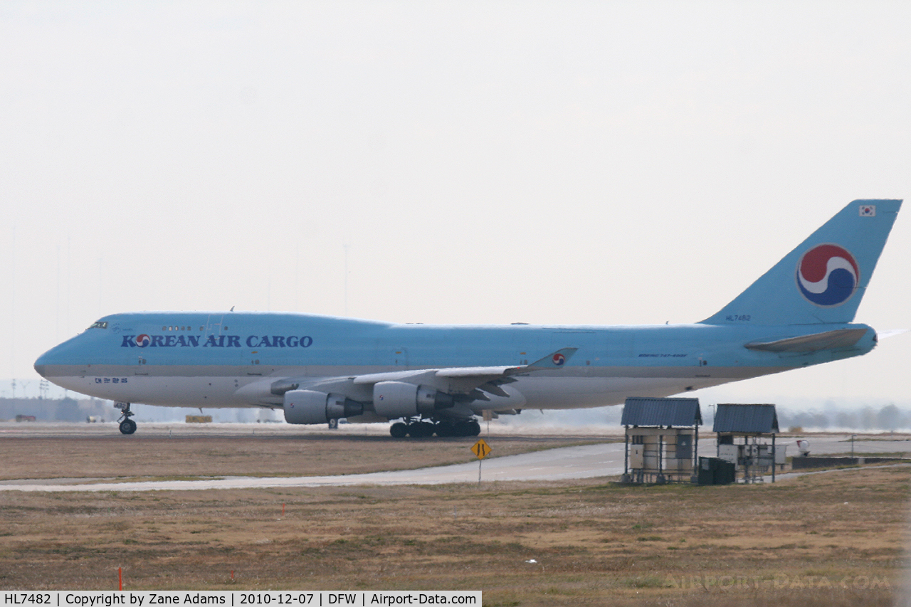 HL7482, 1991 Boeing 747-4B5 C/N 25205, Korean Air Cargo 747, holding short a 18R - DFW Airport