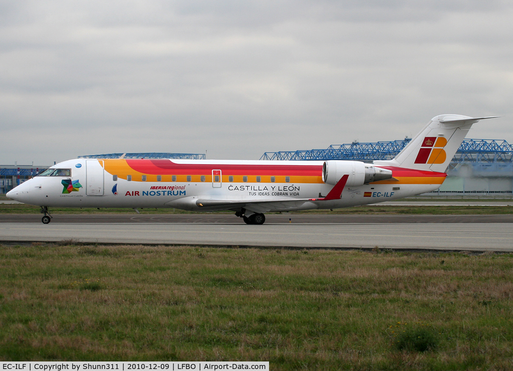 EC-ILF, 2003 Canadair CRJ-200 (CL-600-2B19) C/N 7746, Taxiing to the Terminal with 'Castilla Y Leon' titles and logo...