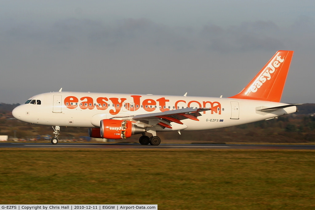 G-EZFS, 2009 Airbus A319-111 C/N 4129, easyJet A319 landing on RW26