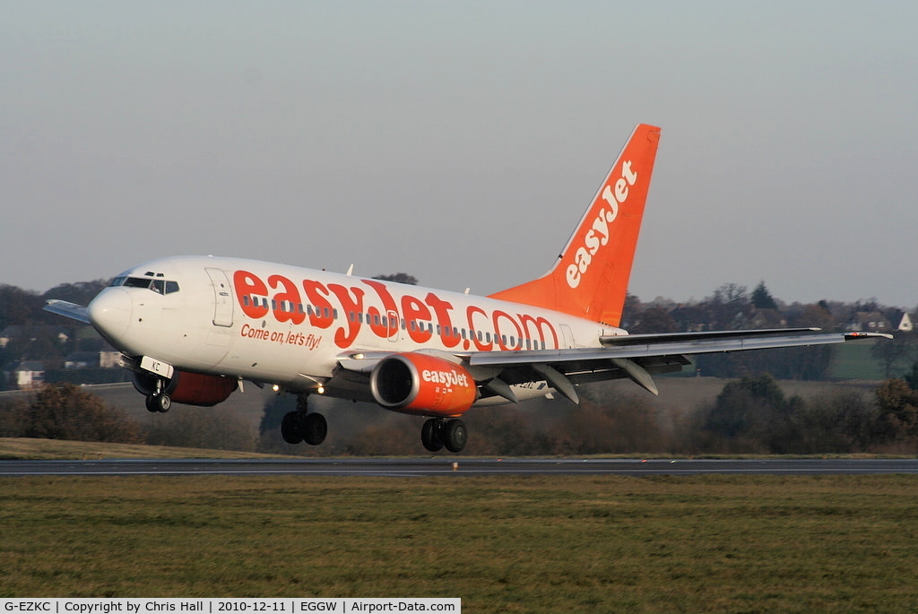 G-EZKC, 2004 Boeing 737-73V C/N 32424, easyJet B737 departing from RW26