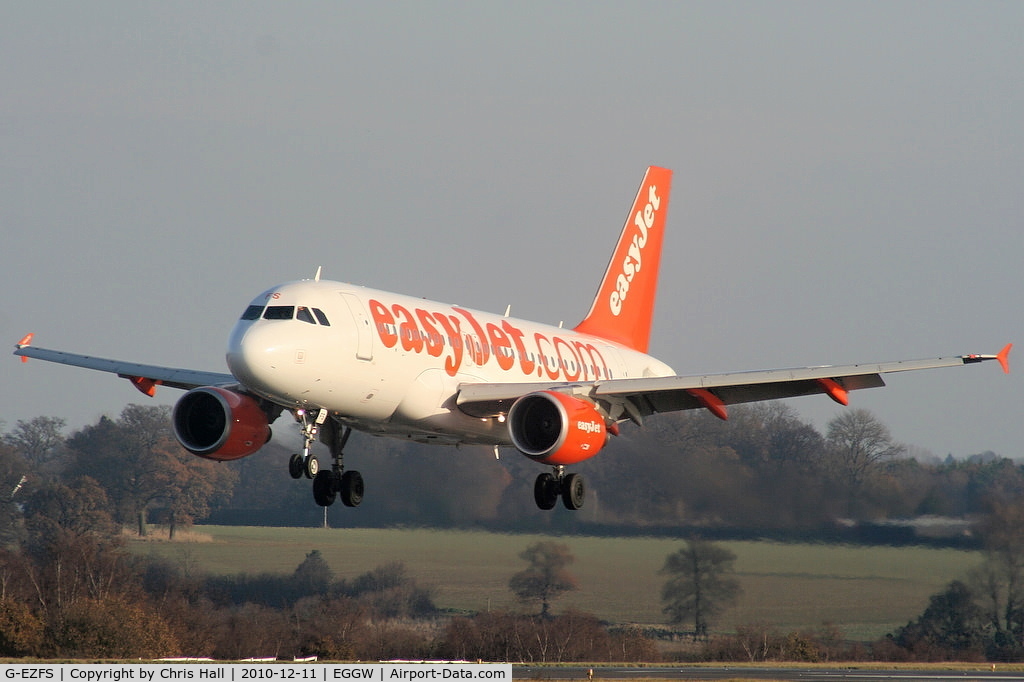 G-EZFS, 2009 Airbus A319-111 C/N 4129, easyJet A319 on finals for RW26