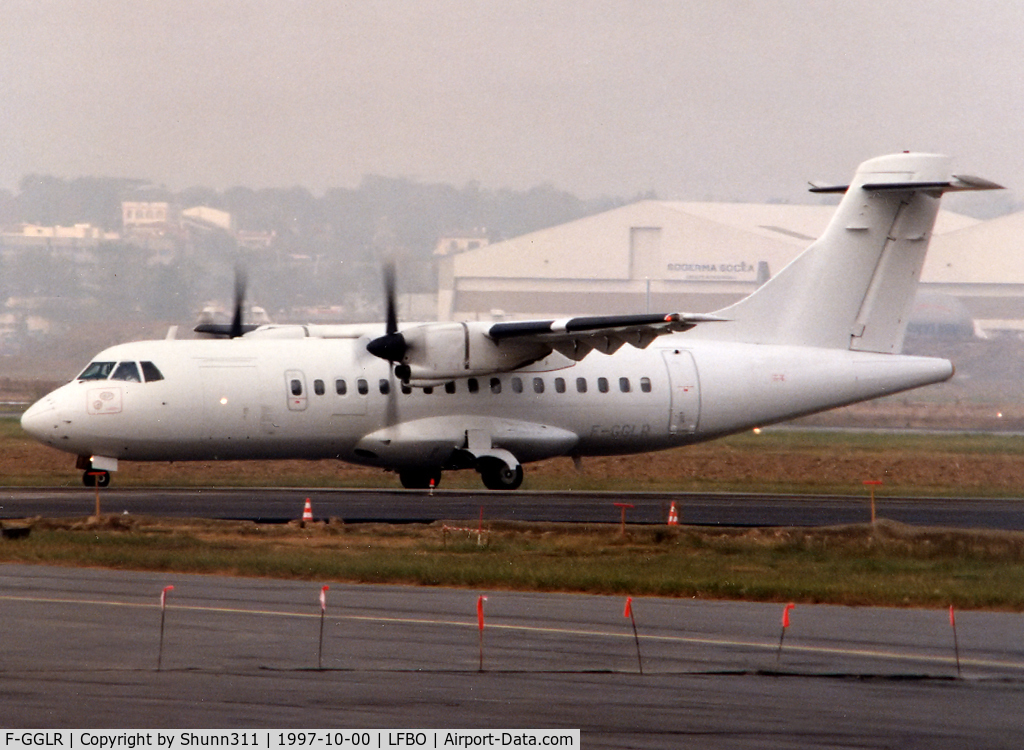 F-GGLR, 1987 ATR 42-300 C/N 043, Taxiing to the Terminal in all white c/s...