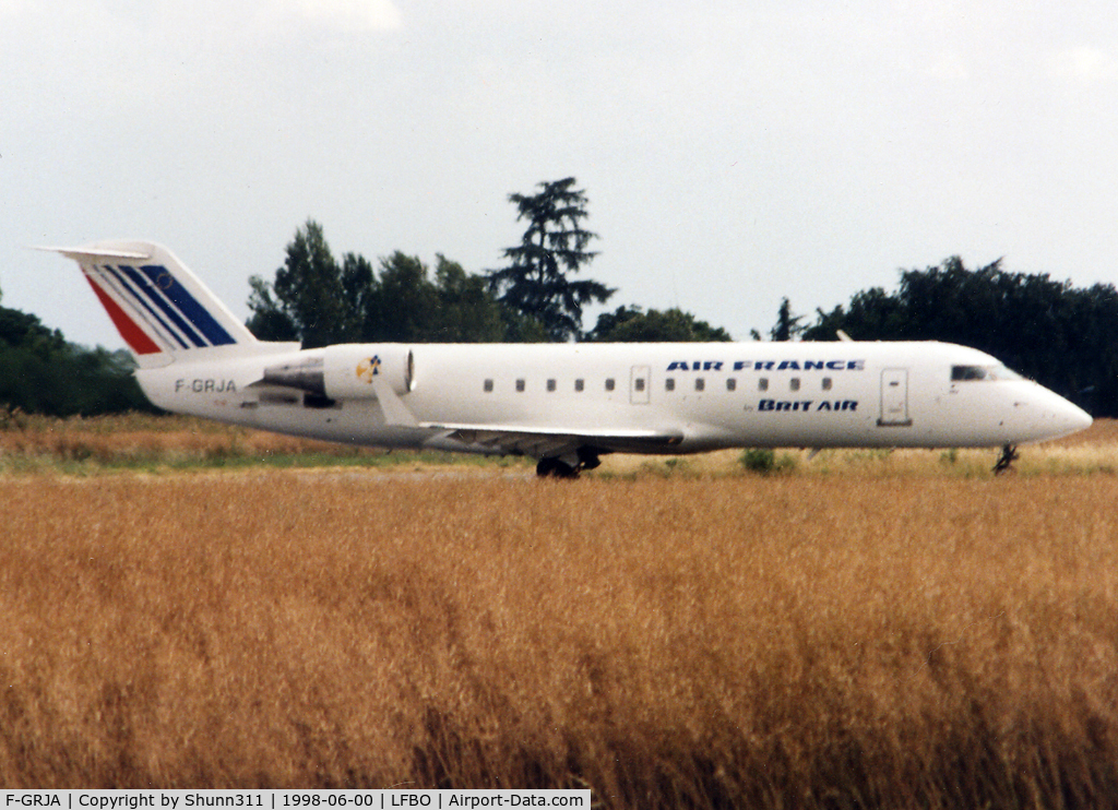 F-GRJA, 1995 Canadair CRJ-100ER (CL-600-2B19) C/N 7070, Ready for take off rwy 33R