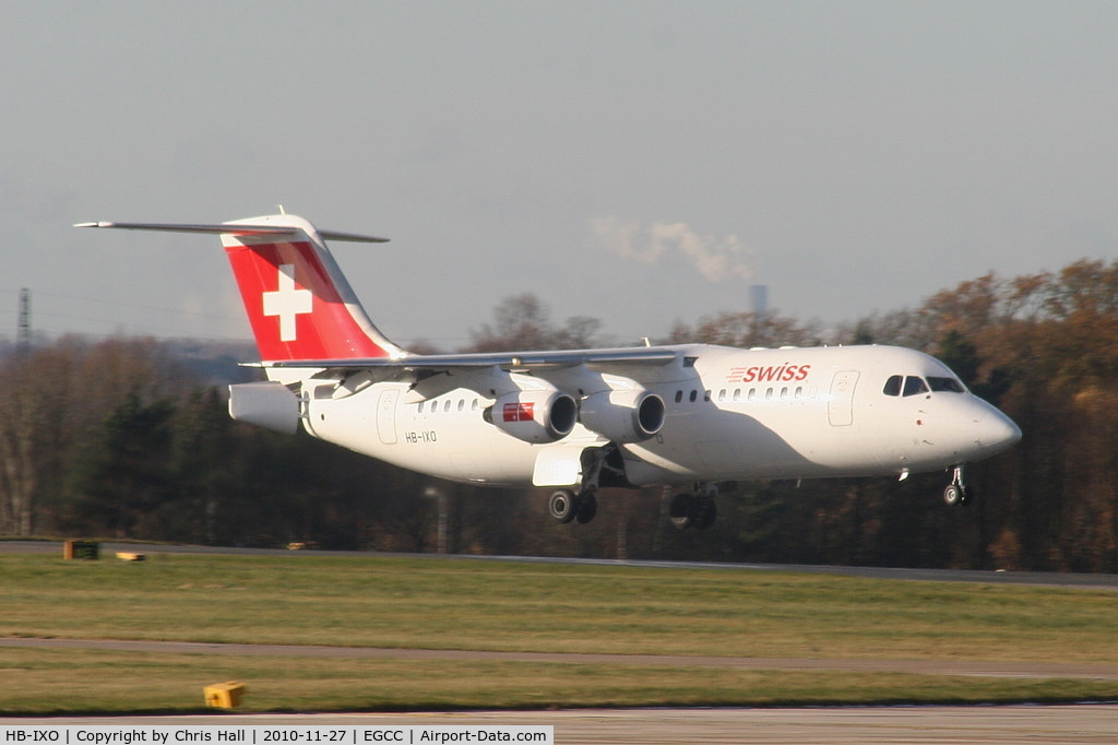 HB-IXO, 1996 British Aerospace Avro 146-RJ100 C/N E3284, Swiss European RJ100 landing on RW05L