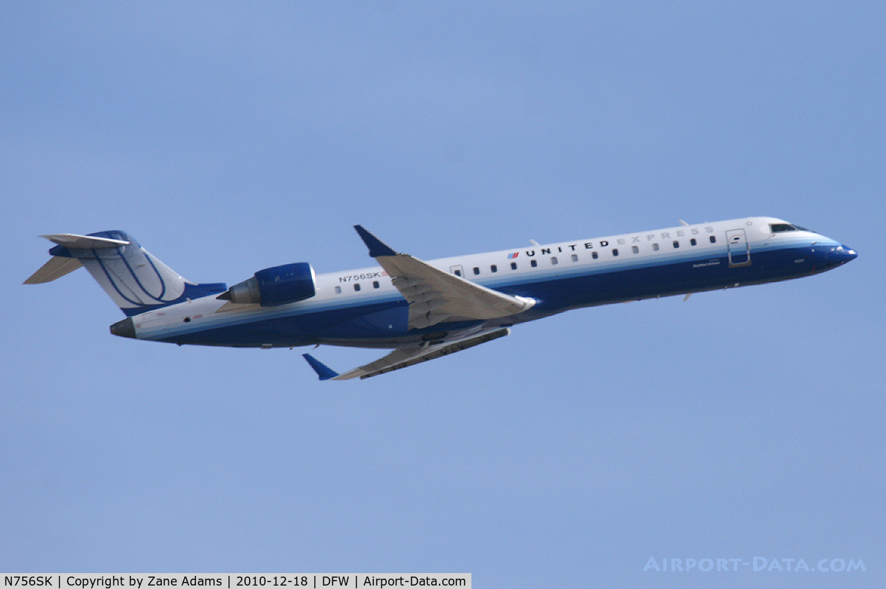 N756SK, 2005 Bombardier CRJ-701ER (CL-600-2C10) Regional Jet C/N 10221, United Express departing DFW Airport, TX