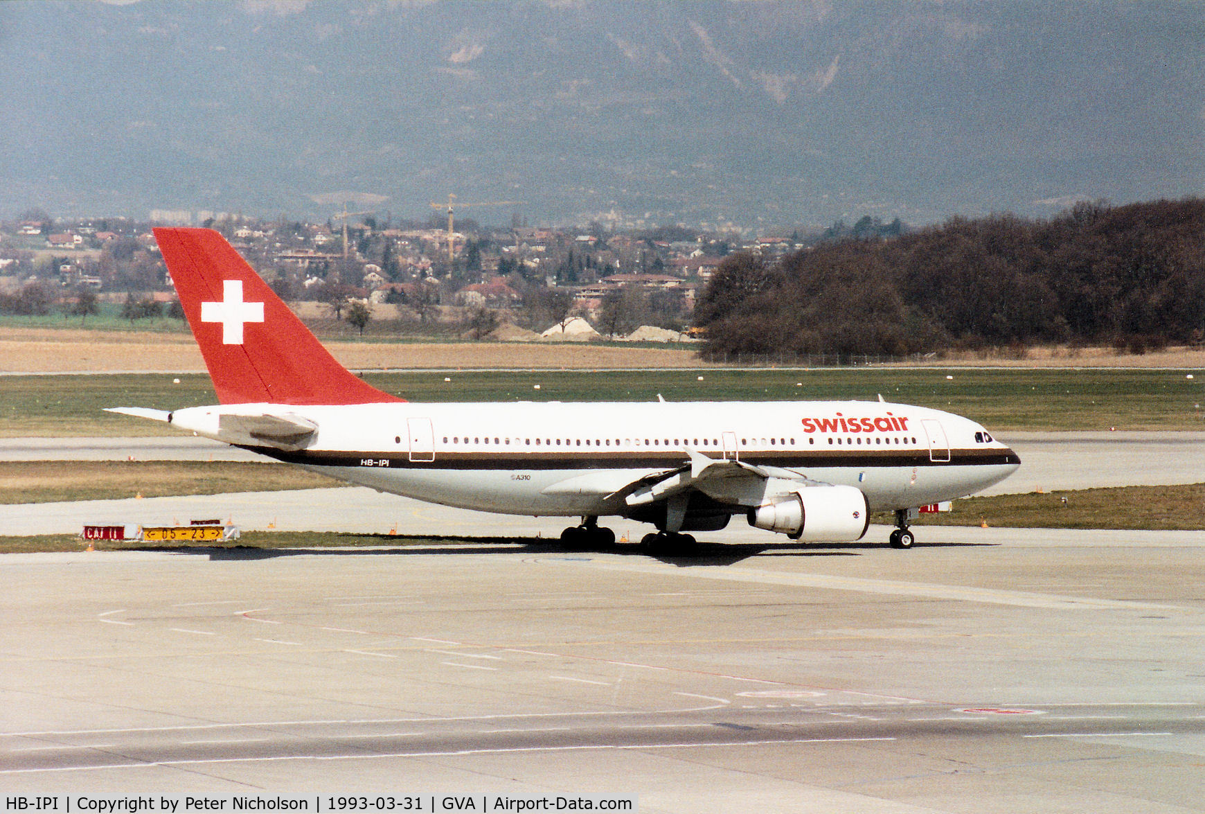 HB-IPI, 1985 Airbus A310-322 C/N 410, Airbus A310-322 of Swissair taxying to the active runwayat Geneva in March 1993.