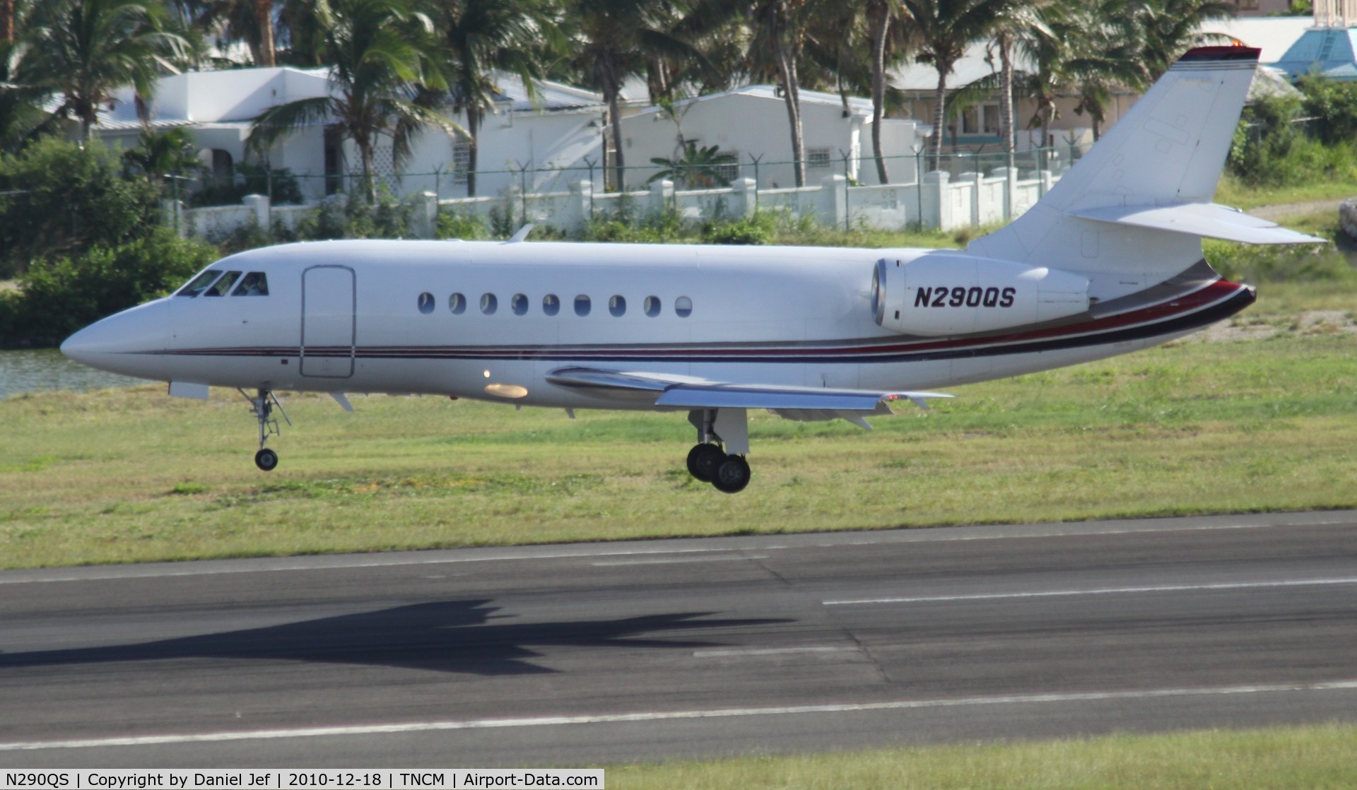 N290QS, 2002 Dassault Falcon 2000 C/N 190, N290QS landing at TNCM