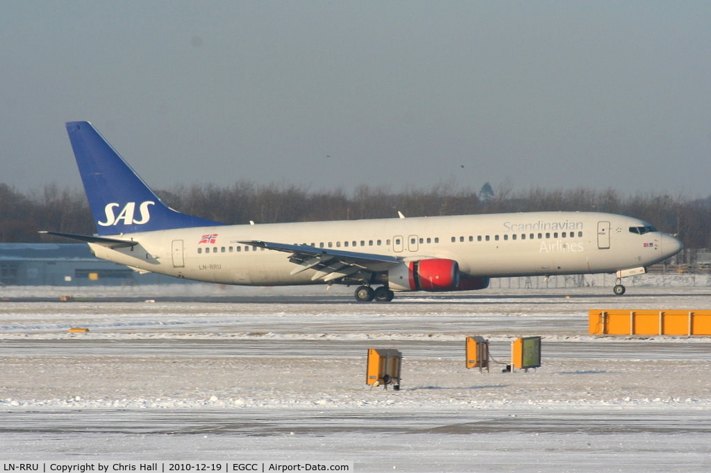 LN-RRU, 2002 Boeing 737-883 C/N 28327, Scandinavian B737 landing on RW05L