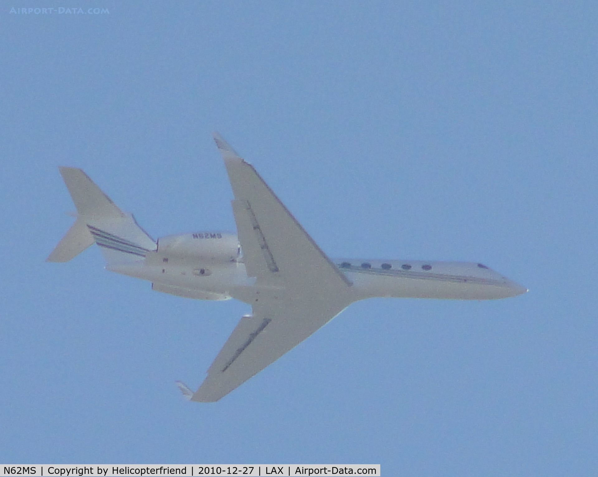 N62MS, 2003 Gulfstream Aerospace GV-SP (G550) C/N 5017, On a high fast final to runway 15