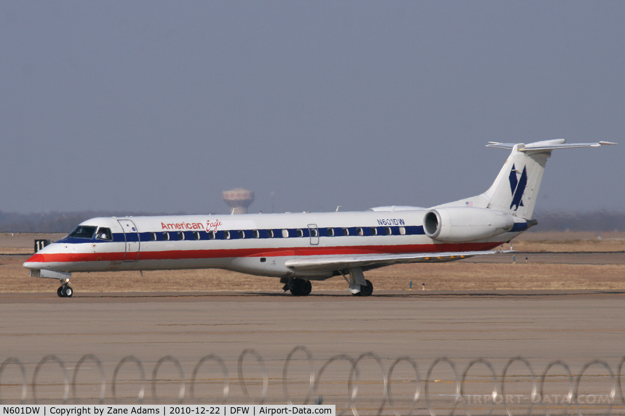 N601DW, 1998 Embraer ERJ-145LR (EMB-145LR) C/N 145046, American Eagle at DFW Airport