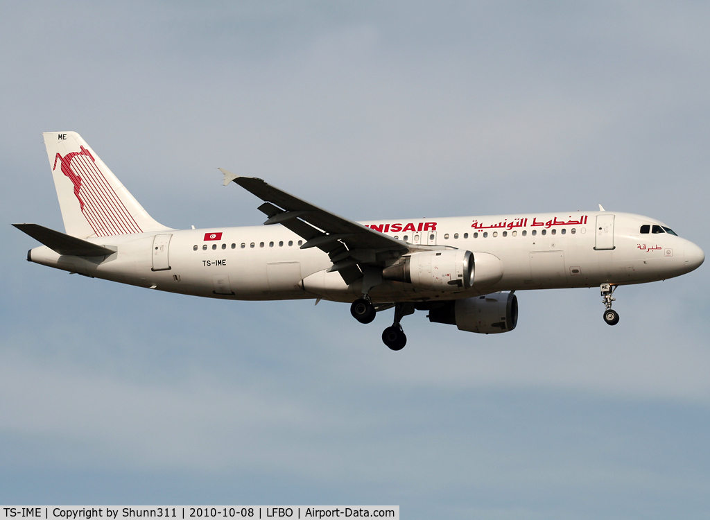 TS-IME, 1990 Airbus A320-211 C/N 123, Landing rwy 14R with modified tail c/s