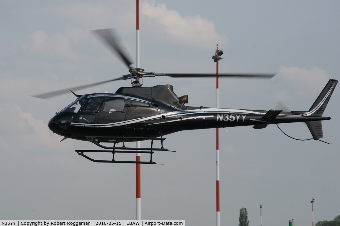 N35YY, Aerospatiale AS-350B-2 Ecureuil C/N 4673, Departing