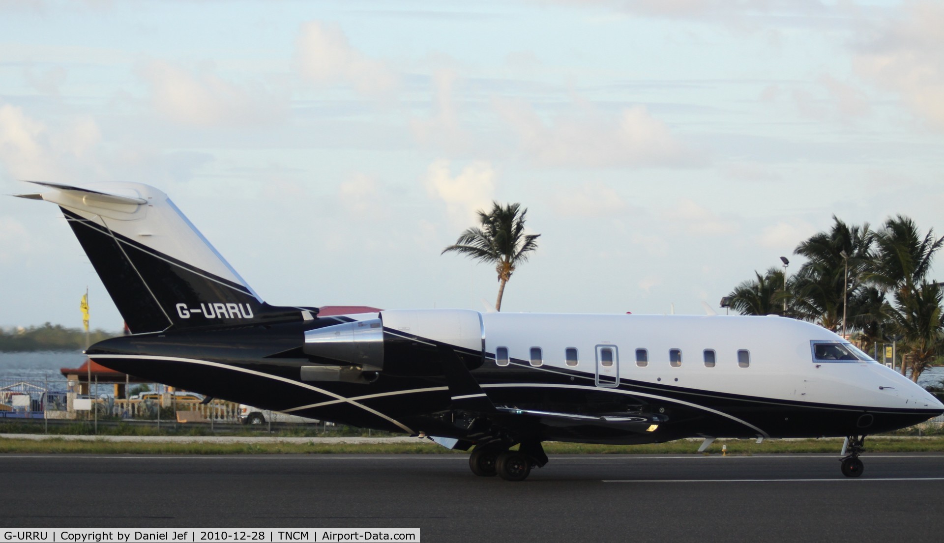 G-URRU, 2009 Bombardier Challenger 605 (CL-600-2B16) C/N 5821, G-URRU just landed at TNCM