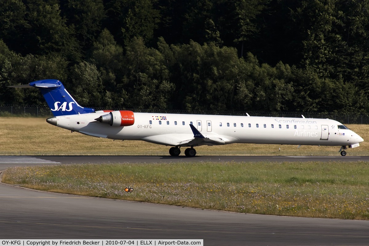 OY-KFG, 2009 Bombardier CRJ-900ER (CL-600-2D24) C/N 15237, line up