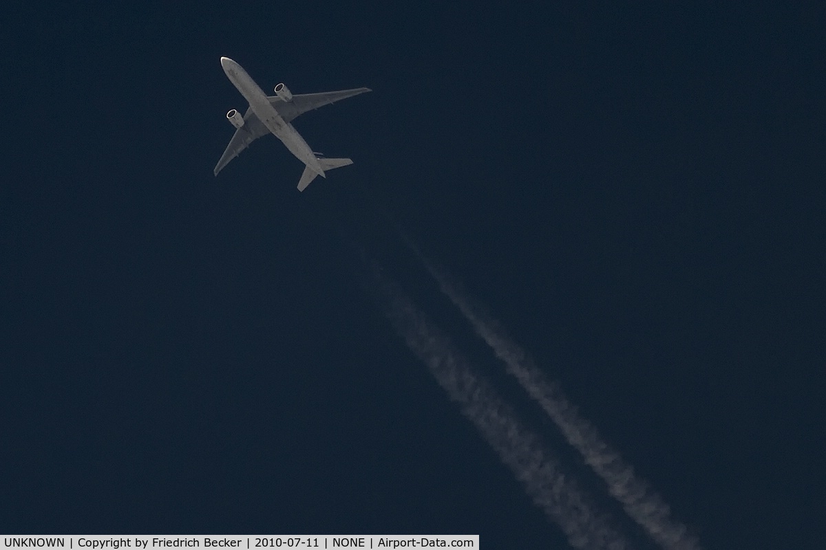 UNKNOWN, Contrails Various C/N Unknown, Air France B777-200 on its way to Paris