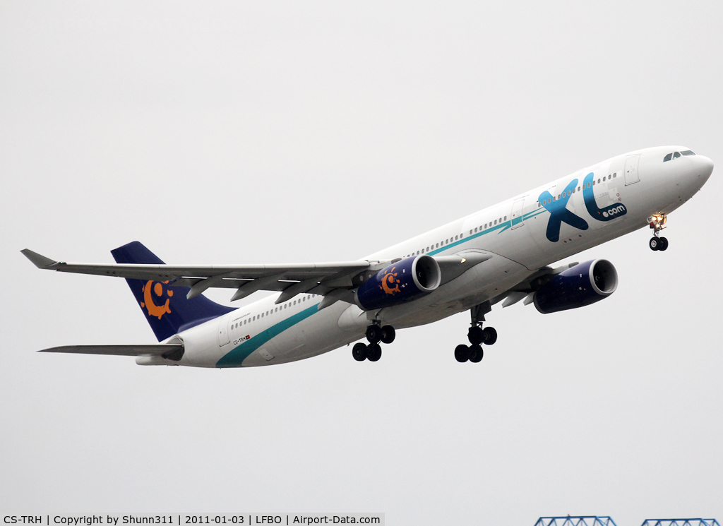 CS-TRH, 2007 Airbus A330-343X C/N 833, Taking off rwy 32L...