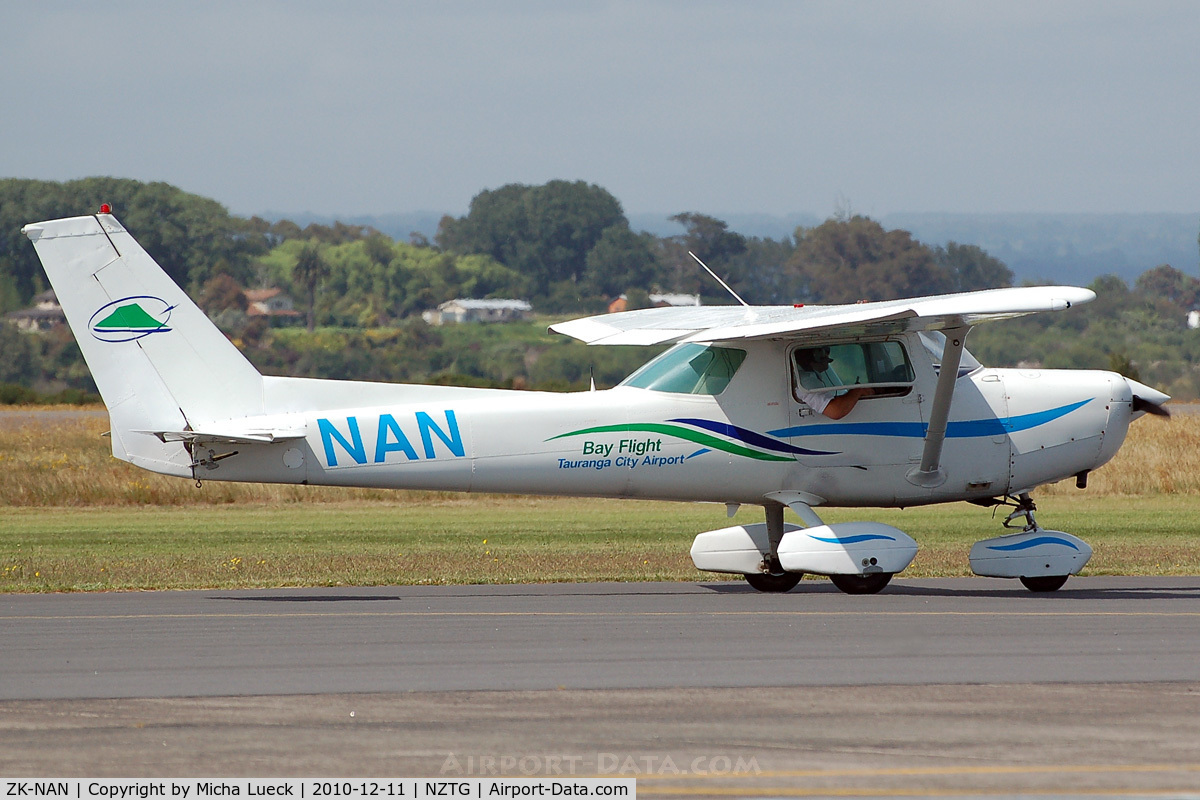 ZK-NAN, 1979 Cessna 152 II C/N 152-83265, At Tauranga