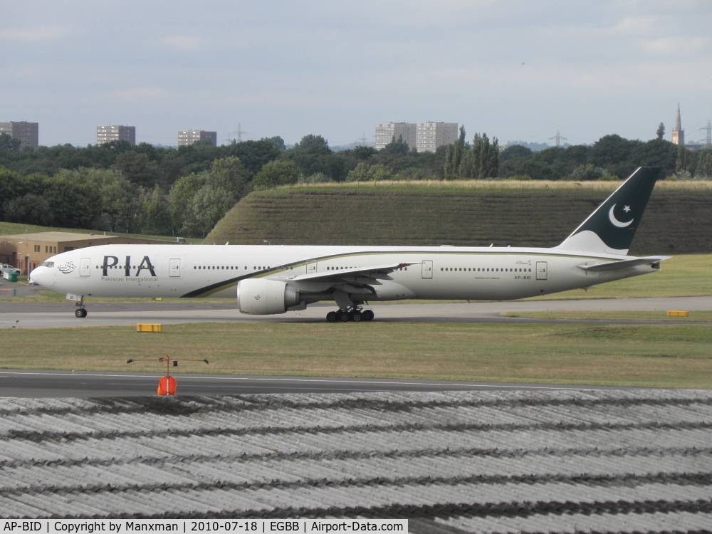 AP-BID, 2008 Boeing 777-340/ER C/N 33780, The PIA Flight taxies out from BHX