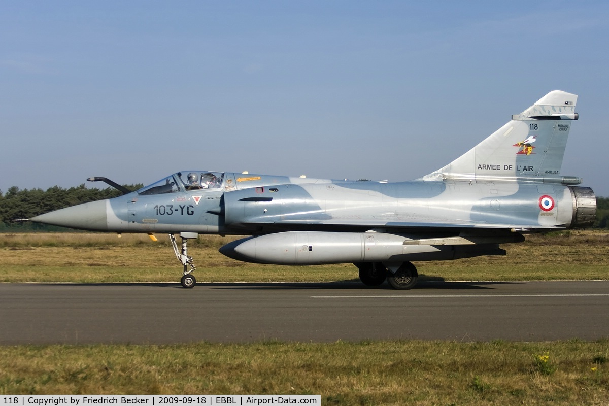 118, Dassault Mirage 2000C C/N 385, taxying to the active