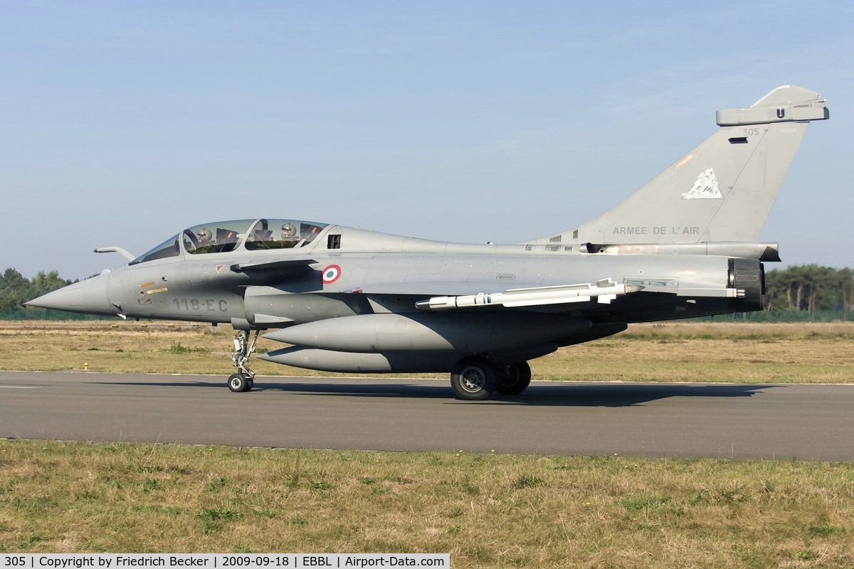 305, Dassault Rafale B C/N 305, taxying to the active