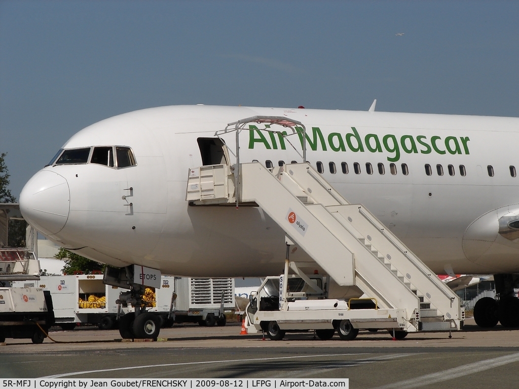 5R-MFJ, 1992 Boeing 767-3Y0/ER C/N 26200, Air Madagascar au T1