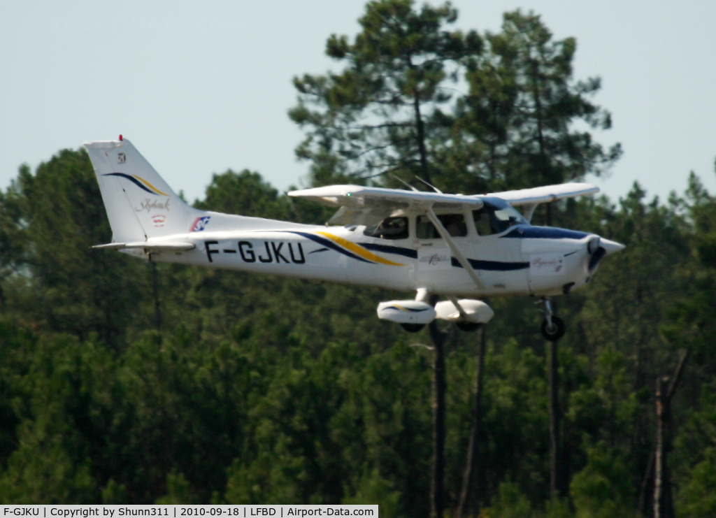 F-GJKU, 2000 Cessna 172R Skyhawk C/N 172-80869, On landing...