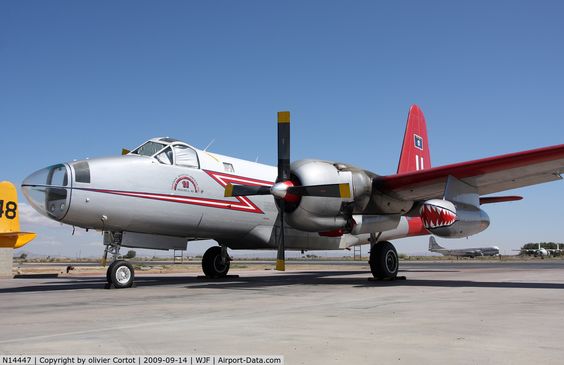 N14447, 1955 Lockheed P2V-7 Neptune C/N 8010, based at Lancaster during Californian forest fires