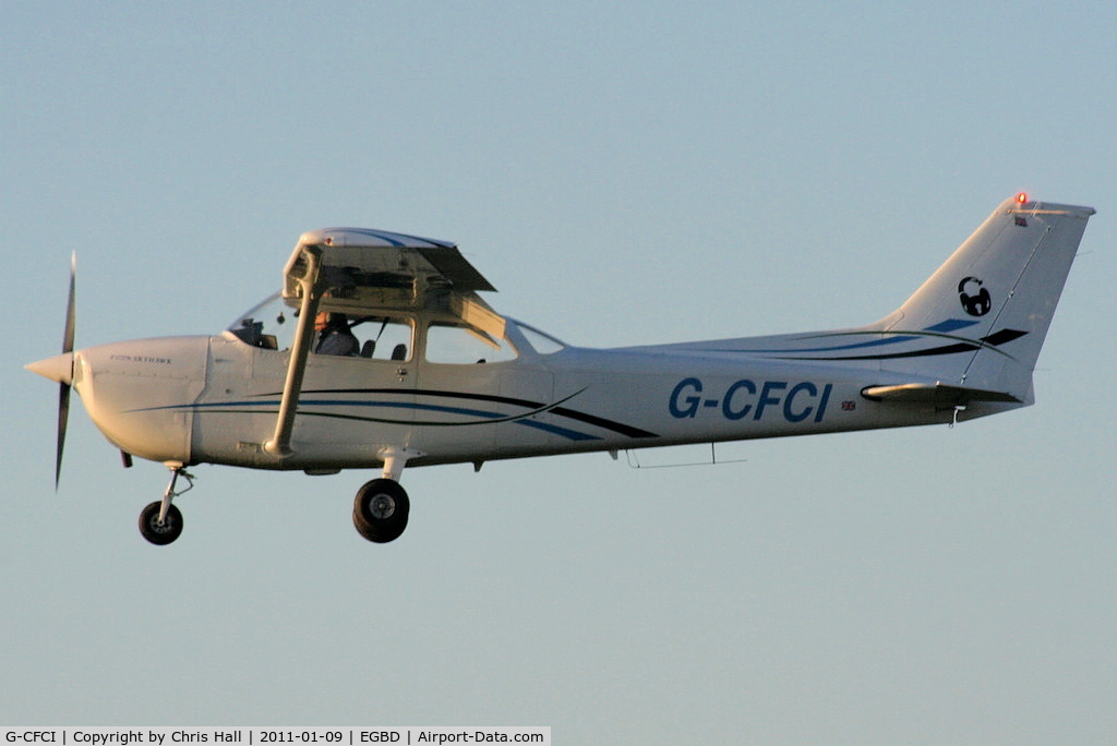 G-CFCI, 1980 Reims F172N Skyhawk C/N 2005, performing circuit's at Derby airfield
