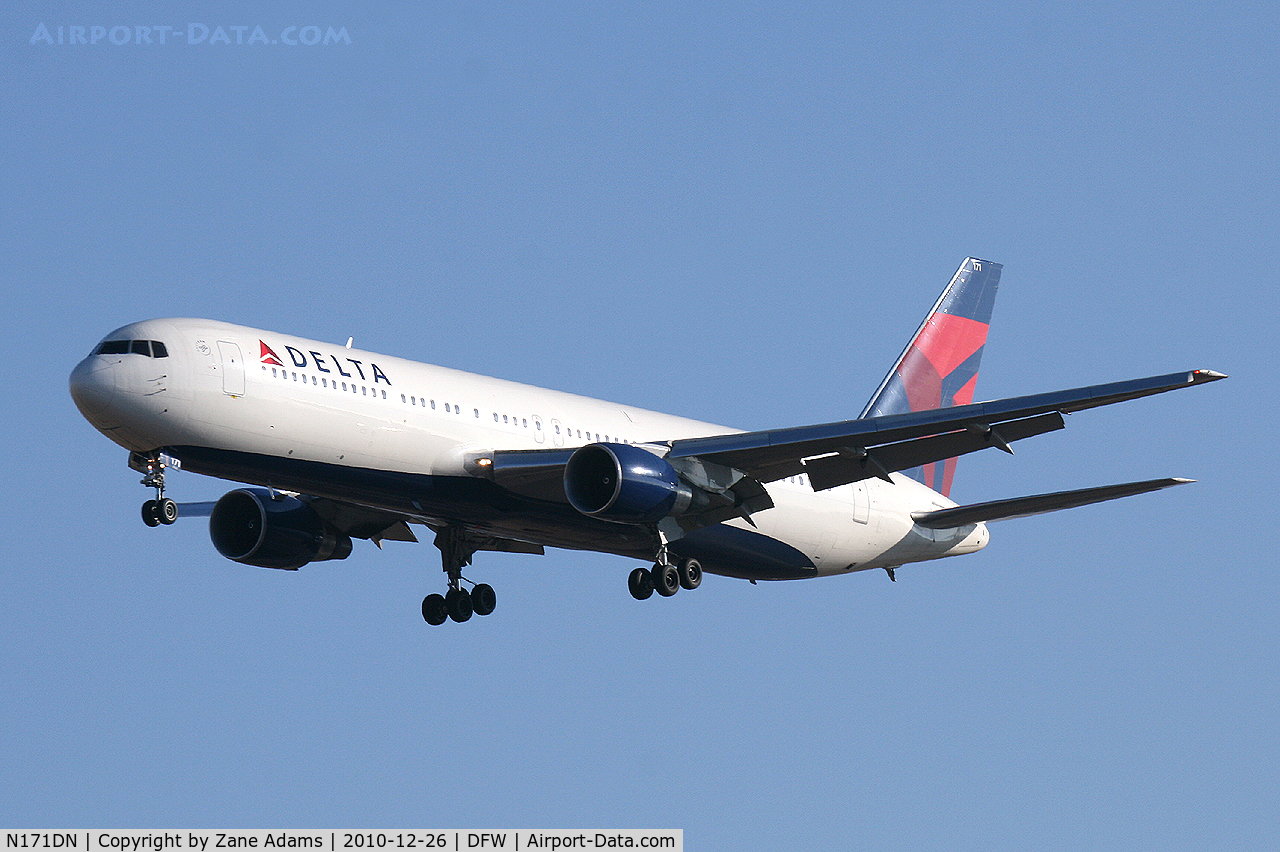 N171DN, 1990 Boeing 767-332 C/N 24759, Delta Airlines at DFW Airport