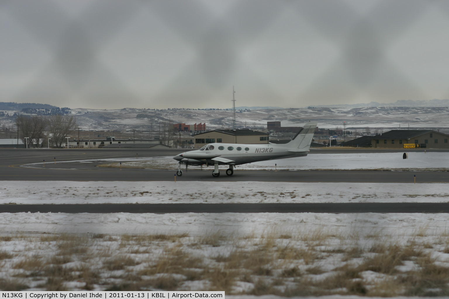 N13KG, Cessna 340A C/N 340A-0215, Cessna 340 taxi back after engine runup