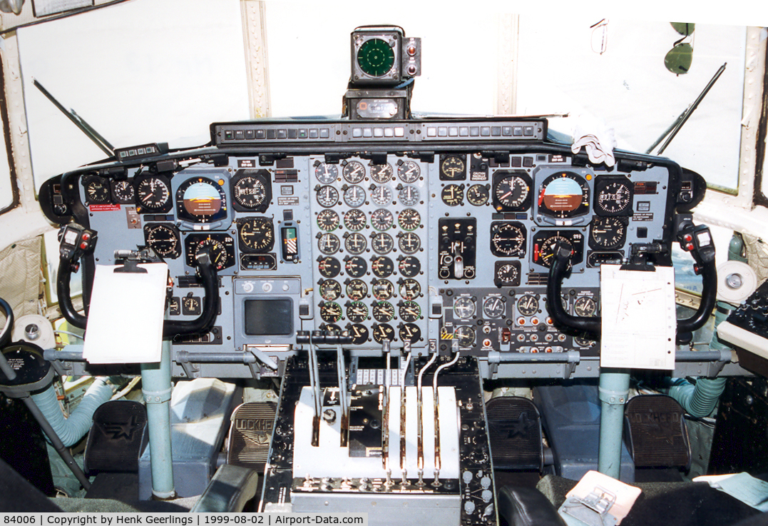 84006, 1981 Lockheed C-130H Hercules C/N 382-4885, Cockpit C130H Hercules , Aug '99